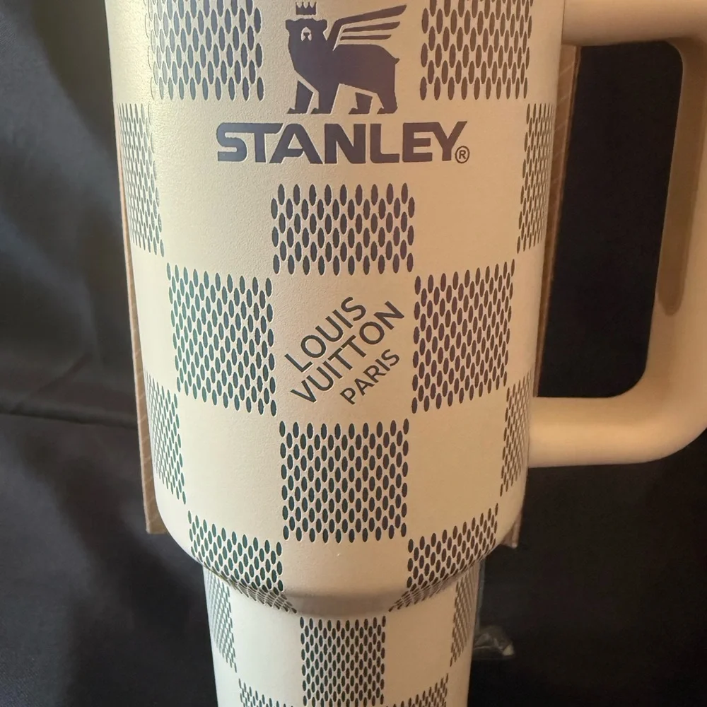 New Stanley 40oz Cream Laser LEngravedV Checkered Tumbler with Handle Straw - Picture 2 of 8